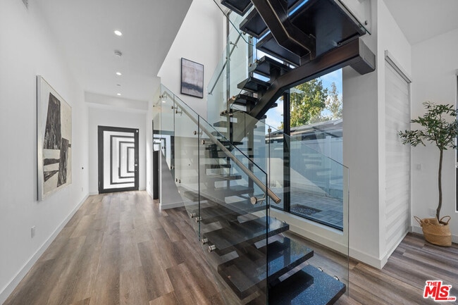 Building Photo - 5812 Willis Ave