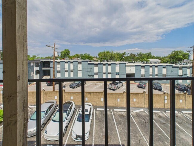 Building Photo - 3000 Guadalupe St