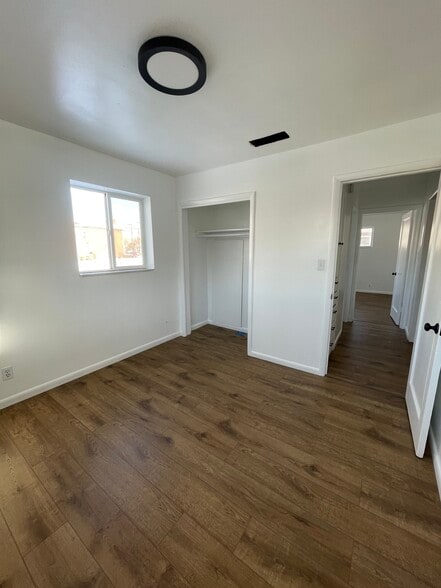 Room #1 - 933 Fremont Ave S