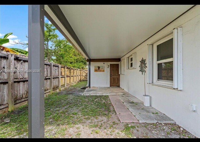 Building Photo - 1482 NE 175th St
