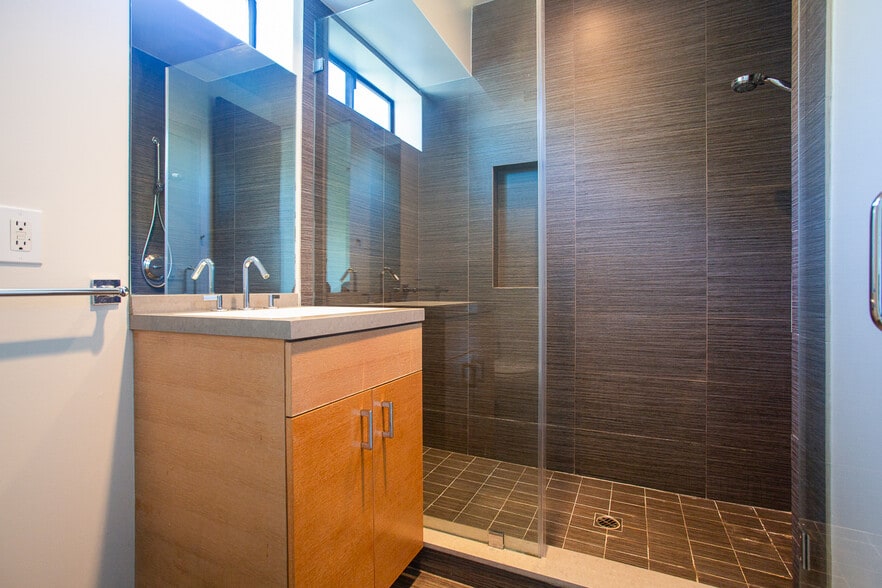 Building Photo - 8639 Whitworth Dr