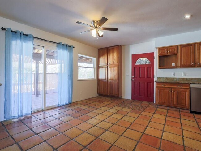 Building Photo - ? Stunning Mountain-View Home with Private Pool & All Utilities Included!!