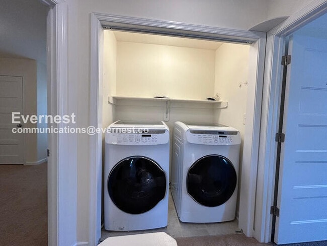 Building Photo - 102 Ridgeway St