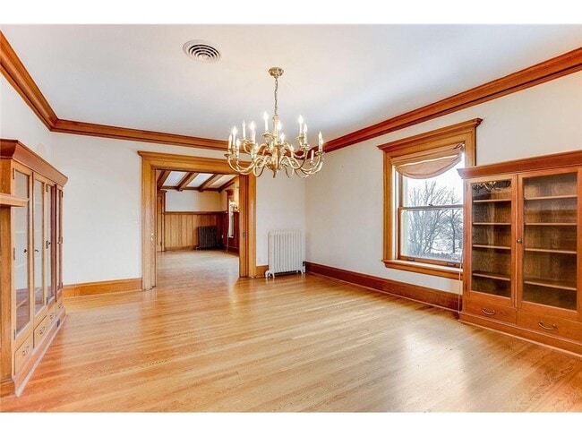 Building Photo - 808 Summit Ave