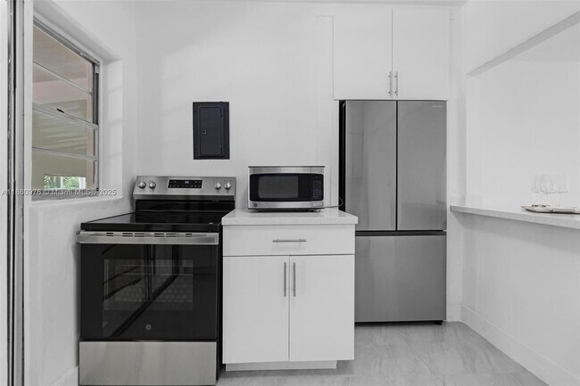 Building Photo - 1107 El Rado St