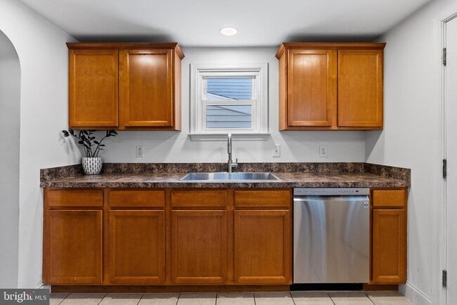 Building Photo - 547 Vanderslice St