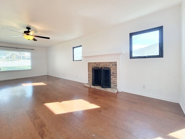 Building Photo - Spacious 4/BR 2.5/BA Two-Story Home with Fireplace & Huge Fenced Yard
