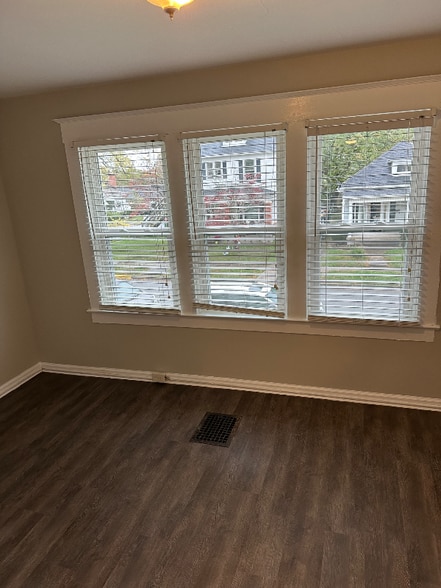 Building Photo - 303 S Alta Ave