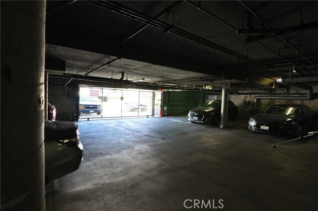 Building Photo - 1617 S Beverly Glen Blvd