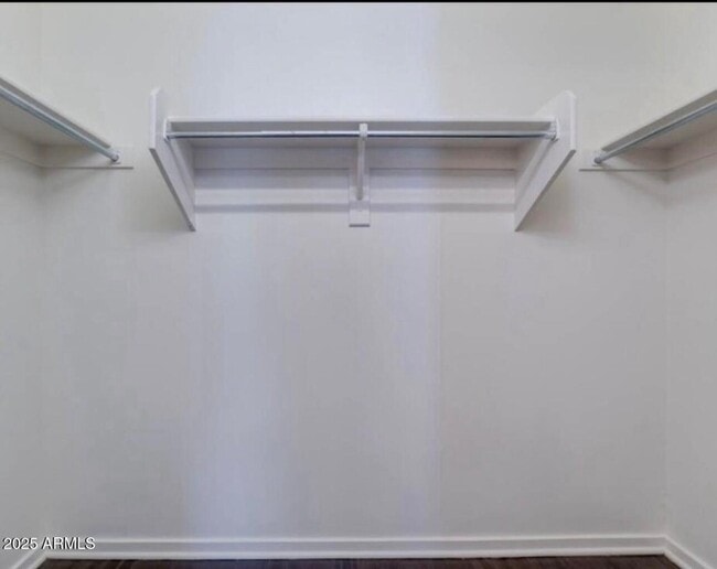 Building Photo - 525 W Lakeside Dr