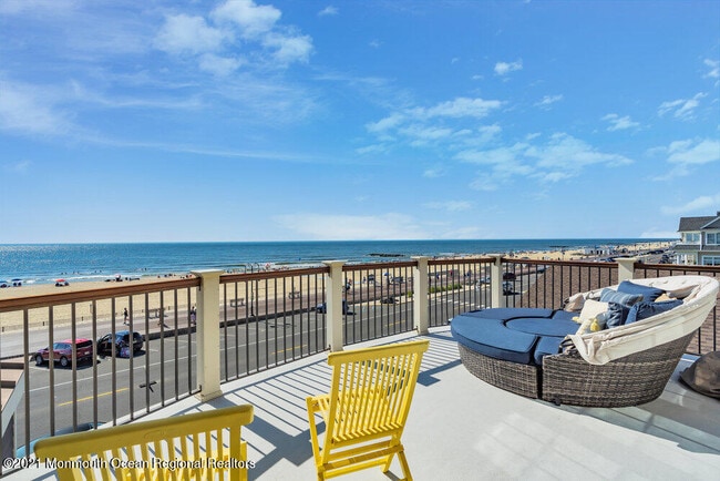 Building Photo - 1302 Ocean Ave N