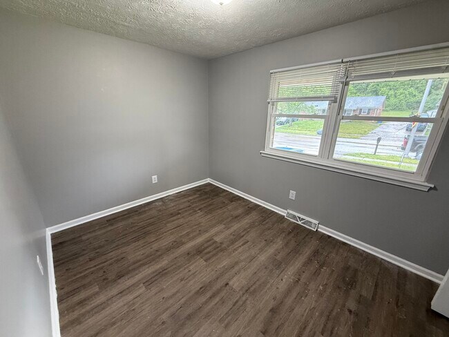 Building Photo - 3705 Crosby Dr