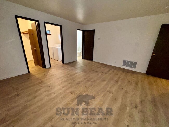Building Photo - 1033 Tomahawk Trail