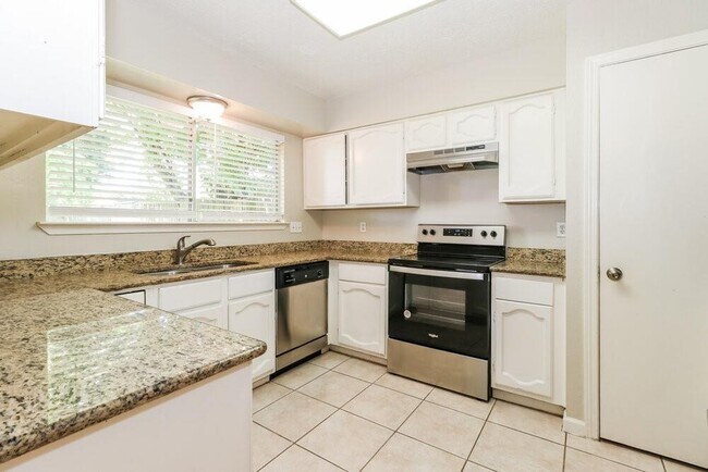 Building Photo - 11711 Spruce Mountain Dr
