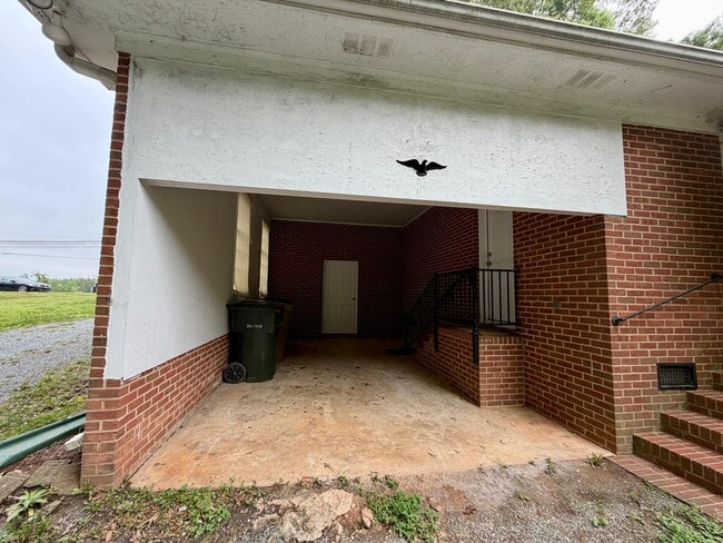 Building Photo - 3720 Providence Rd S