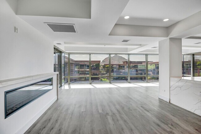Building Photo - 7137 E Rancho Vista Dr