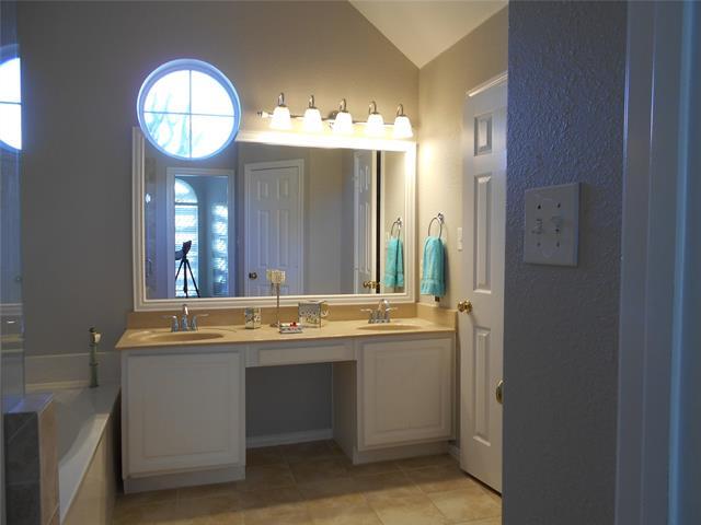 Building Photo - 4804 Holly Berry Dr