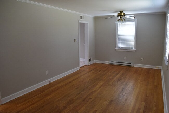 Building Photo - Nice Westend Brick home in the U of R area