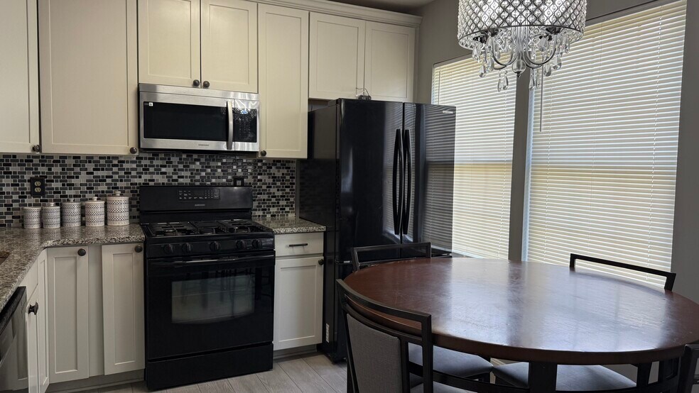Building Photo - 4219 Star Cir