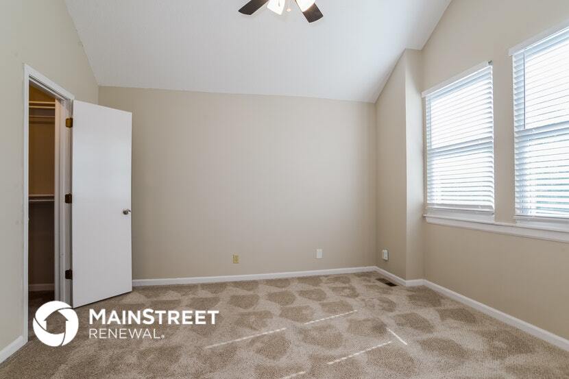 Building Photo - 102 S Janell Dr