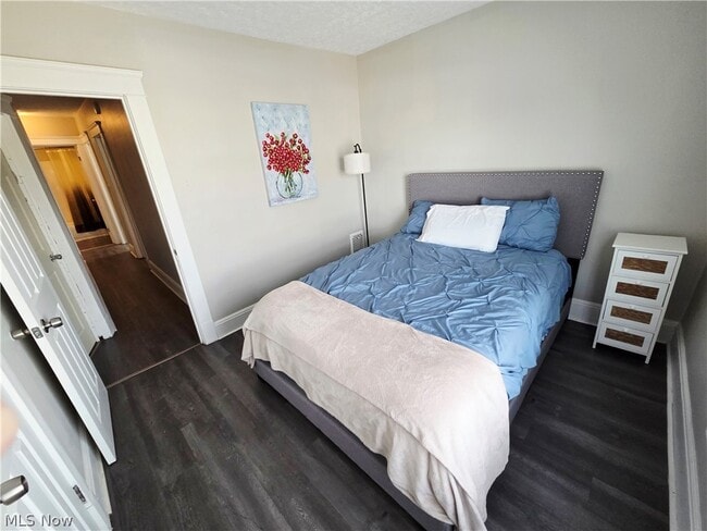 Building Photo - 10415 Bernard Ave