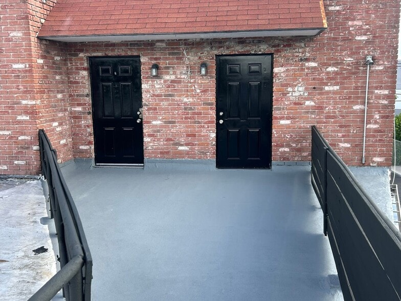 Primary Photo - 2036 NE 18th St