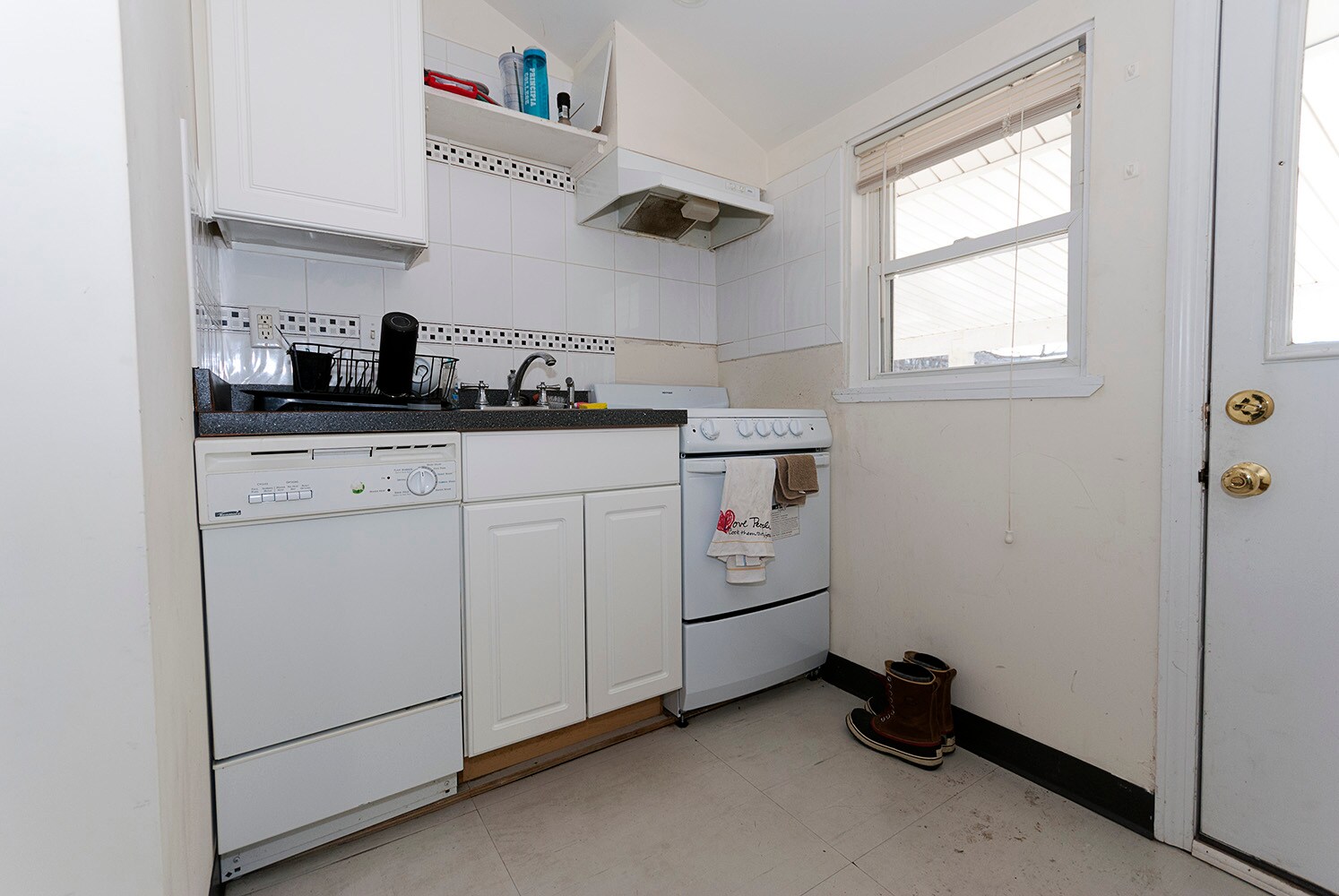 Building Photo - 27 Ashford St