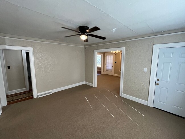 Building Photo - Charming 2-bedroom, 1-bathroom house