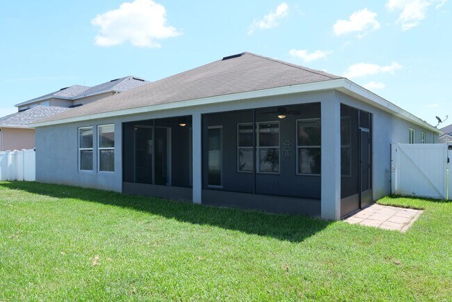 Building Photo - St. Cloud Single Story Home