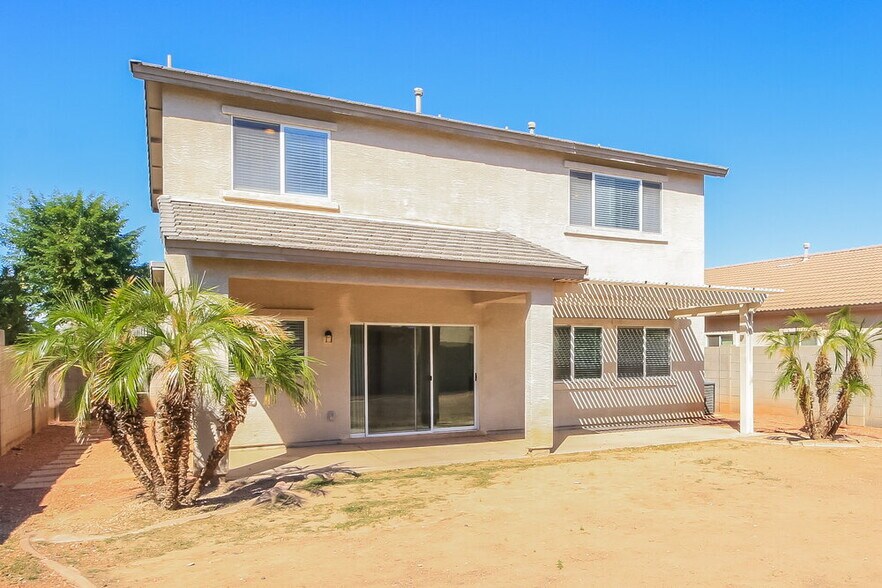 Building Photo - 11559 W Buchanan St