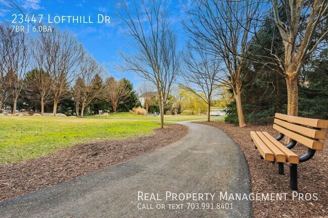 Building Photo - Beautifully Maintained 7 Bedroom 6 Bath Ho...