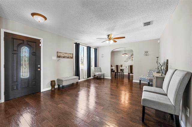 Building Photo - 917 Sanden Blvd
