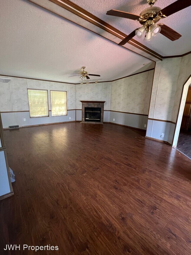 Building Photo - 3 br, 2.5 bath House - 681 Red Chute Lane