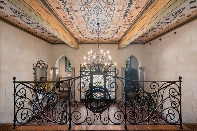 Building Photo - 152 S Peck Dr