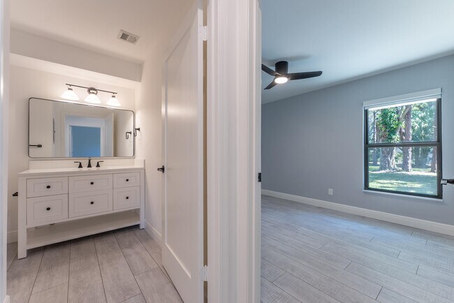 Building Photo - 302 Summerwinds Ln