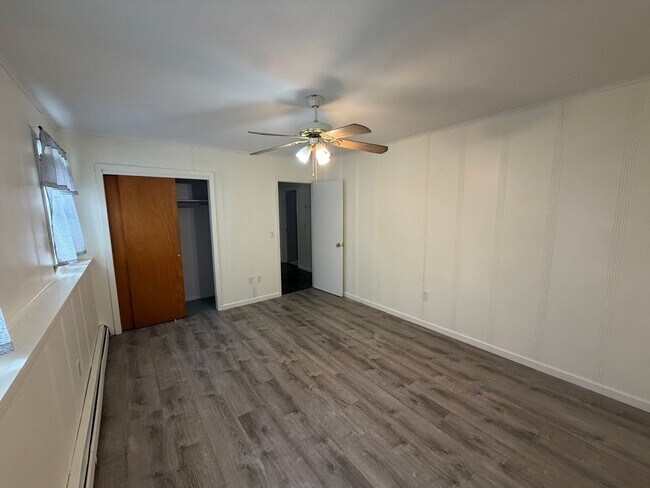 Building Photo - 536 Skylark Dr