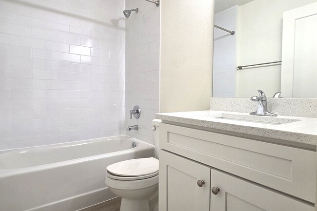 Building Photo - 926-912 12th Ave S