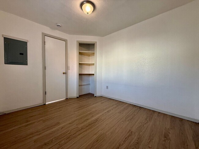 Building Photo - YOU DON'T WANT TO MISS THIS HOME THAT IS WALKING DISTANCE FROM DOWNTOWN REDMOND!!