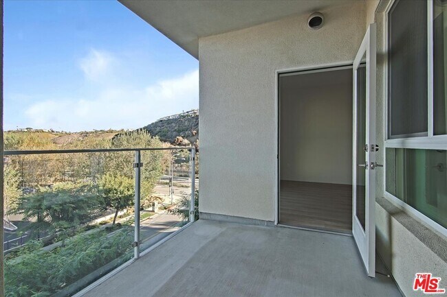 Building Photo - 12655 Bluff Creek Dr