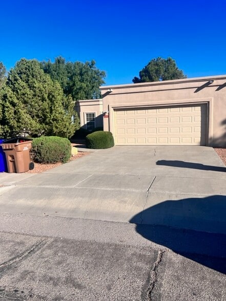 Building Photo - 2357 Saturn Cir