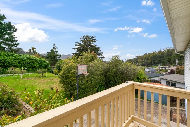 Building Photo - Coastal Charm in Linda Mar - Spacious Home...