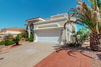 Building Photo - Stunning 4 bedroom, 3 bath home in West El...