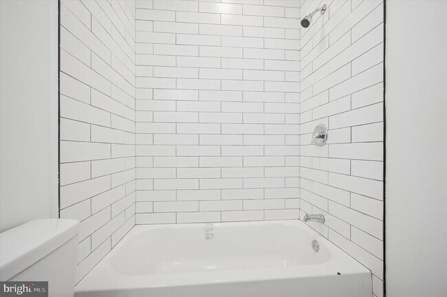 Building Photo - 4926 W Thompson St