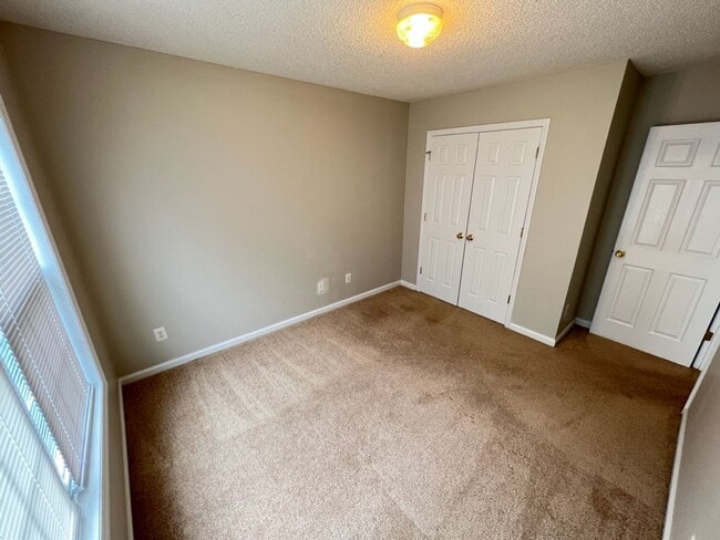 Building Photo - Large 3 bedroom home near downtown Raleigh!