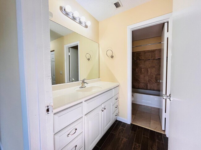 Building Photo - 5985 Forest Hill Blvd