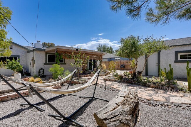 Building Photo - Charming 3-Bedroom Home in Historic John S...