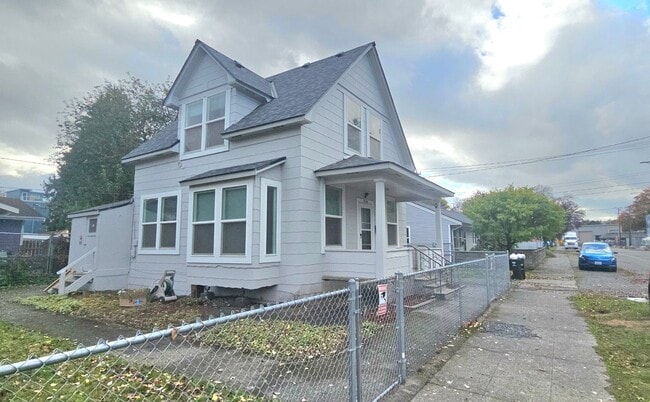 Building Photo - 2 story, 3bed/1bath Georgetown Gem