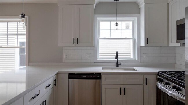 Building Photo - 28 Grosvenor Ave