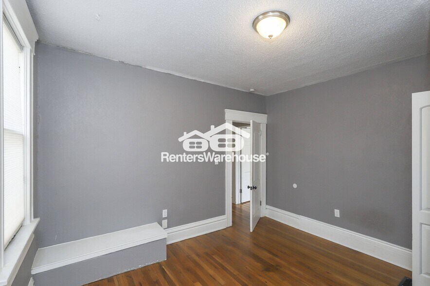 Building Photo - 4105 Oak St