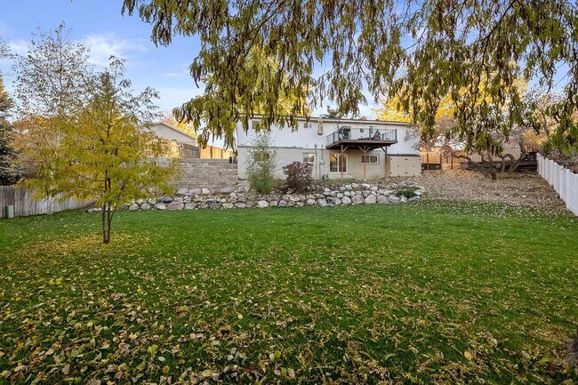 Building Photo - Beautiful 4 Bedroom Home in Sandy!
